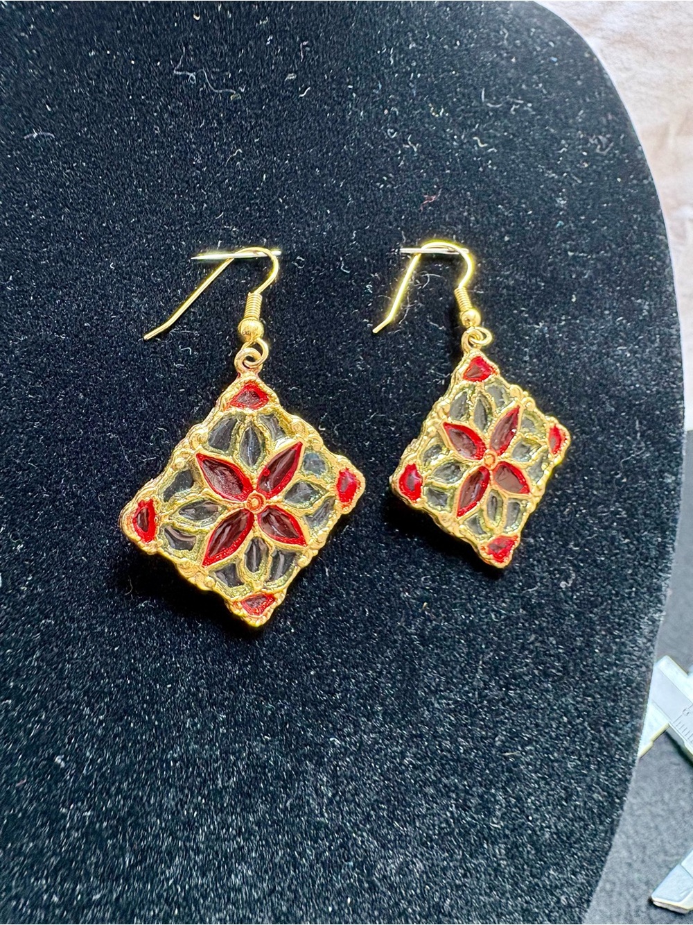 Vintage! Gold-Tone Red Poinsettia Floral Christmas Drop Earrings! Just Gorgeous